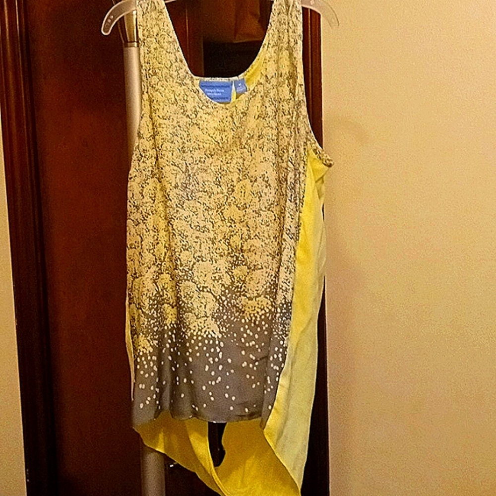 Vera Wang BEAUTIFUL and unique bluse
